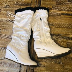 Blondo wedge white Boots size 9